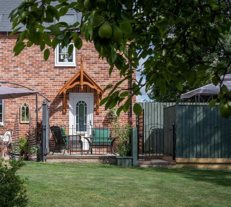 Luxury Retreat In Lincolnshire Apartment Exterior photo